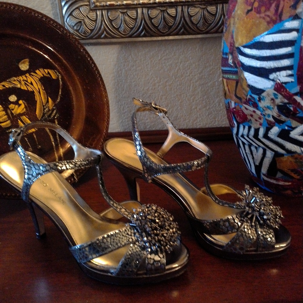 ANTONIO MELANI GOLD HEELS - Picture 2 of 6